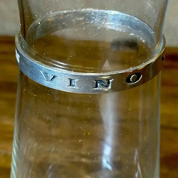 Vino Veritas Wine Carafe 10” Glass Pour Spout Silver Collar EUC - Picture 2 of 9